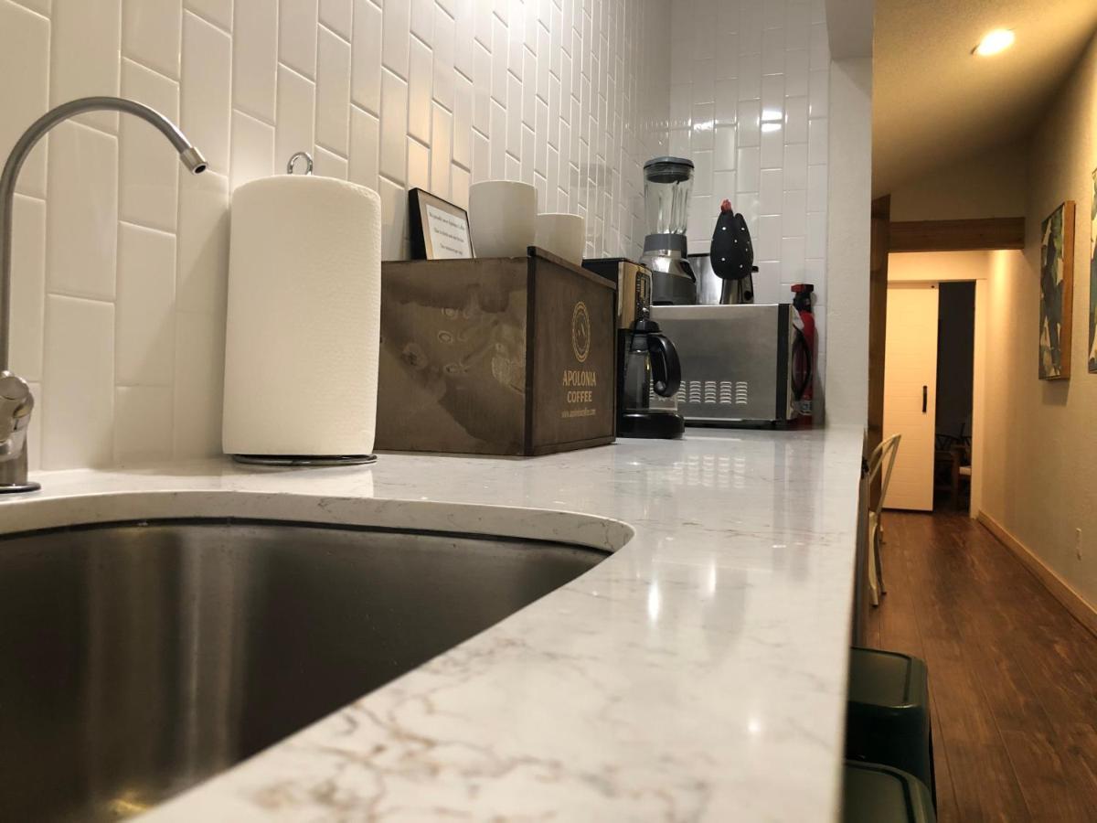 The Cove Bnb Hudson Bend Extérieur photo