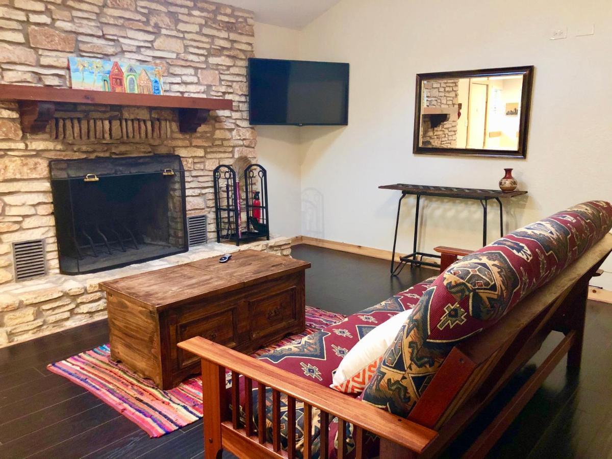 The Cove Bnb Hudson Bend Extérieur photo