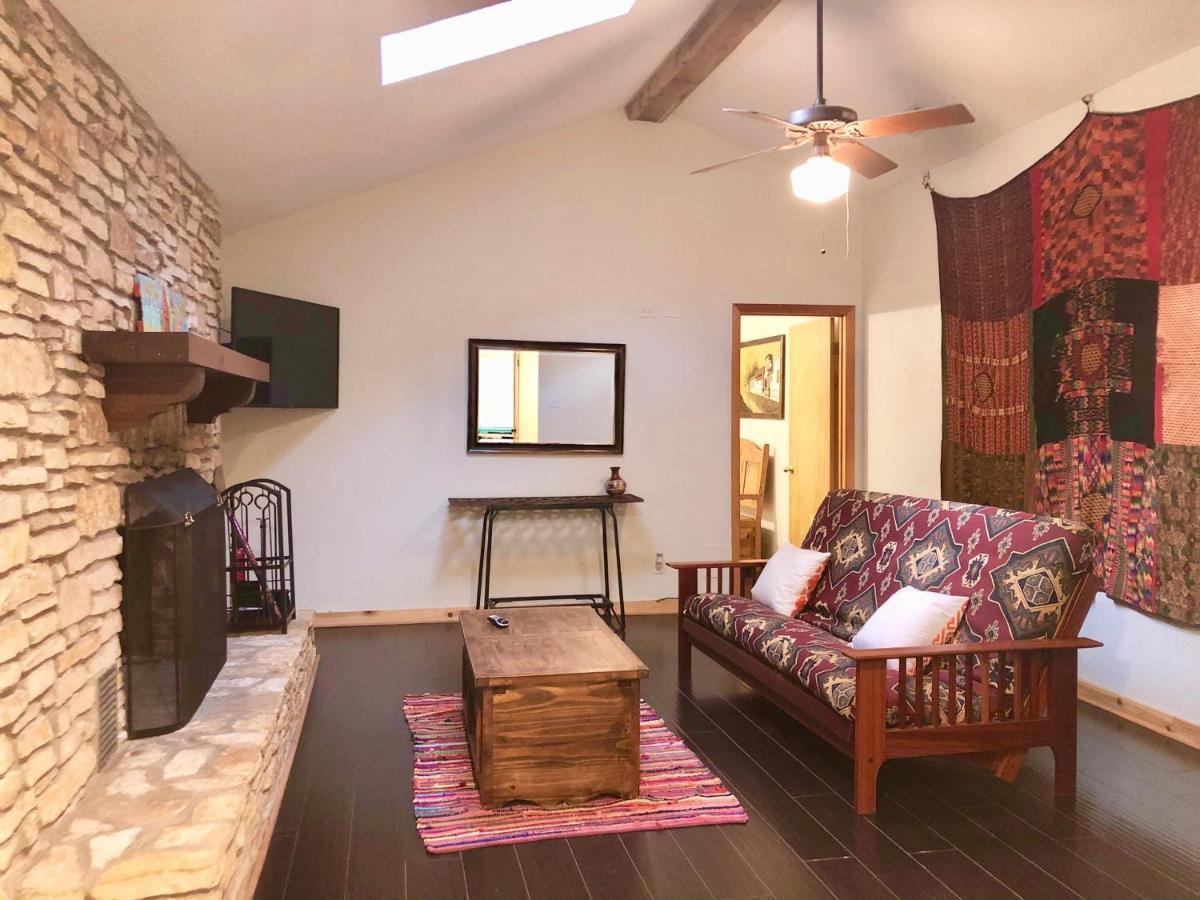 The Cove Bnb Hudson Bend Extérieur photo